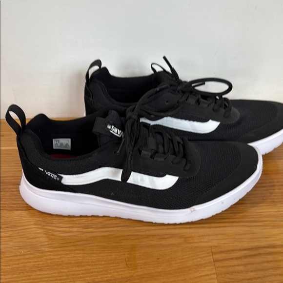 Vans Men's Black and White Sneakers size 7 - Picture 2 of 4